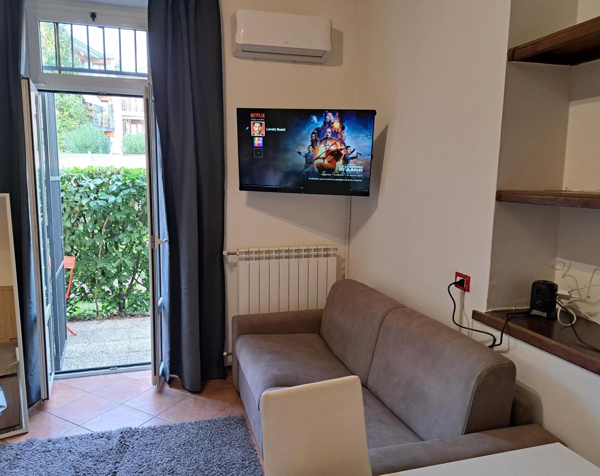 Dieghouse - Monolocale Con Cortile In Corte Lombarda Vicino Al Centro Monza Kültér fotó